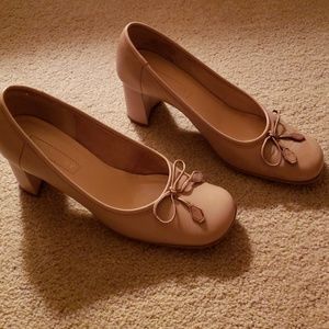 Nine West Tan Nude Pumps 6M